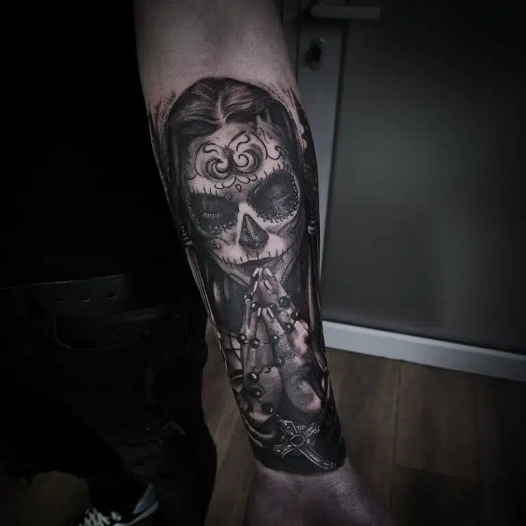 Tetování Muerte, maska na předloktí