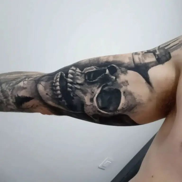 Tetování lebka na paži