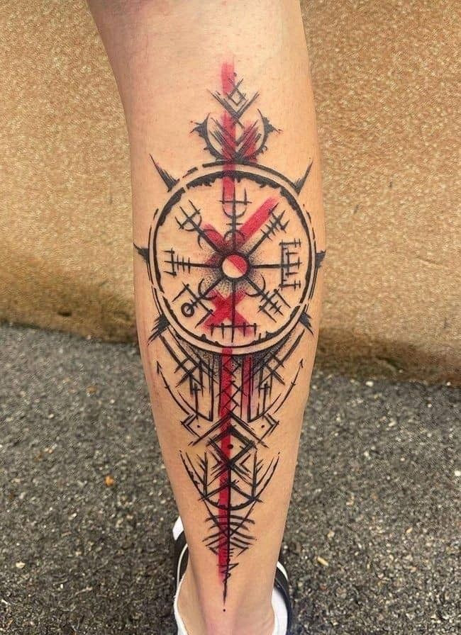 Runy vytetované na noze.