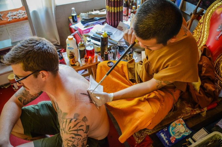 Proces tetování sak Yant.