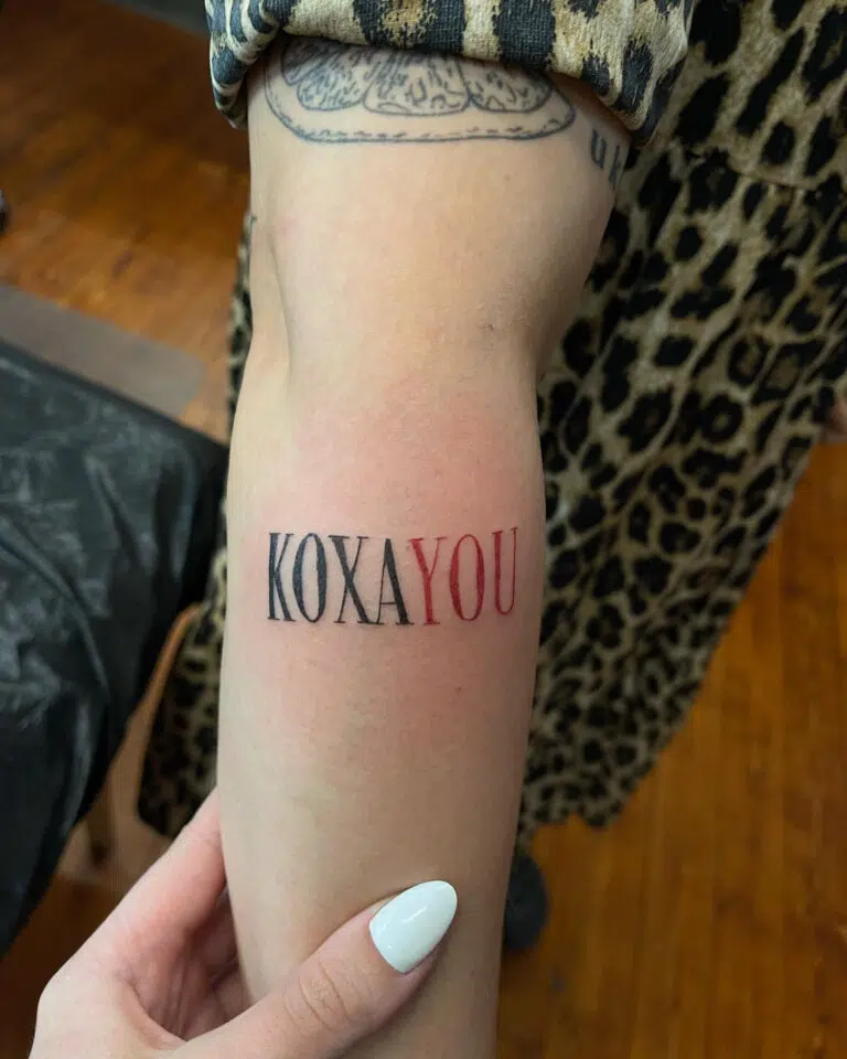 Tetování nápis na předloktí