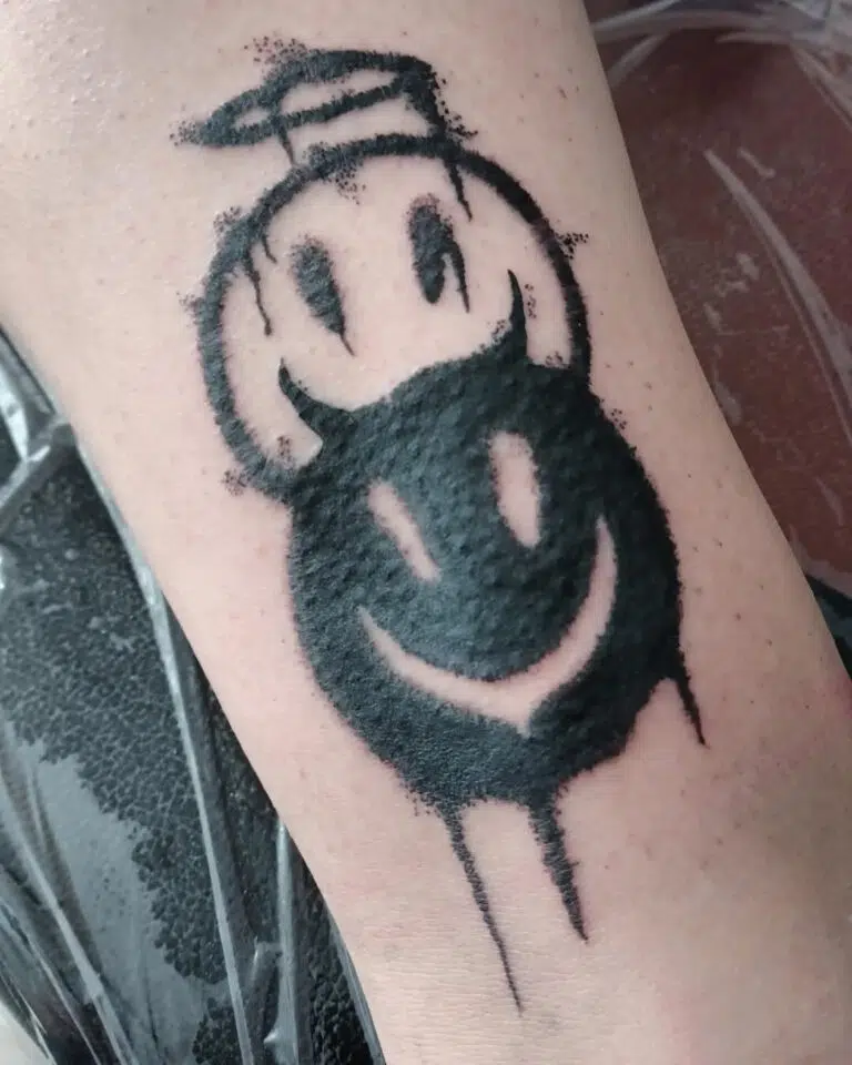 Tetování smajlíci anděl s ďáblem na ruce