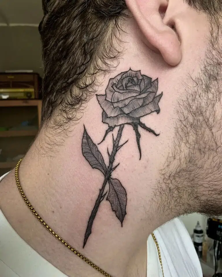 Tetování květina, růže na krku