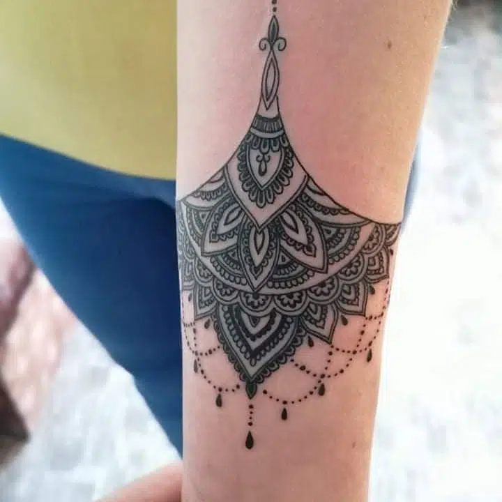 Tetování mandala na předloktí