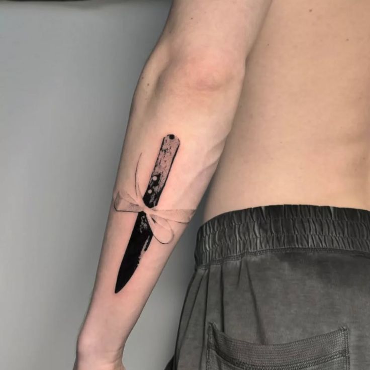 Kudla vytetovaná na předloktí.