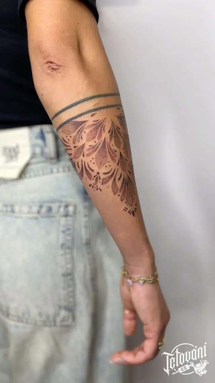 Tetování mandala na předloktí