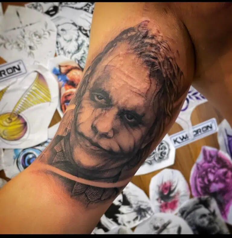 Tetování z filmů a pohádek, Joker na paži