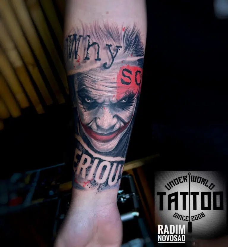 Tetování z filmů a pohádek Joker na předloktí