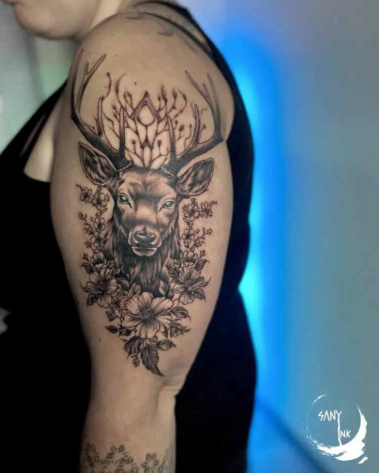 Tetování zvíře, jelen na rameni