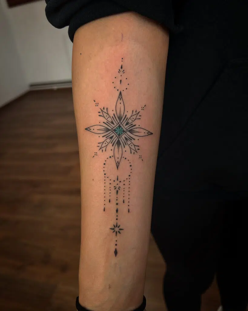 Tetování ornament s tečkami na předloktí