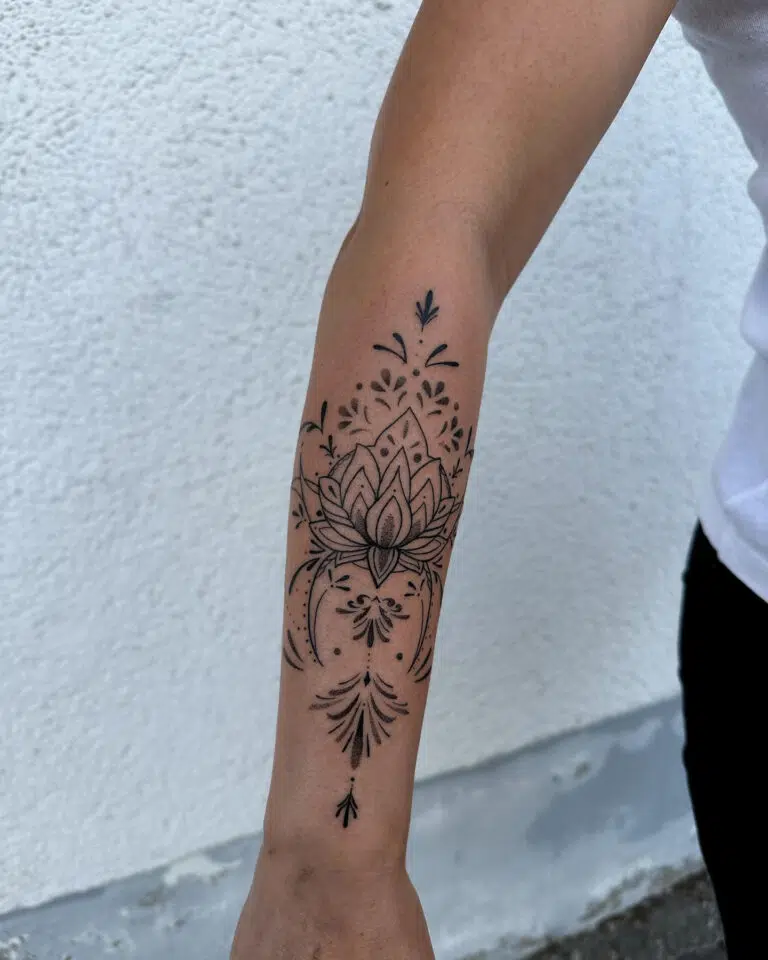 Tetování mandala na předloktí