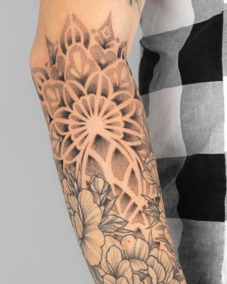 Tetování mandala na předloktí