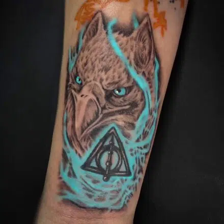 Tetování mýtická bytost fénix, symbol na předloktí
