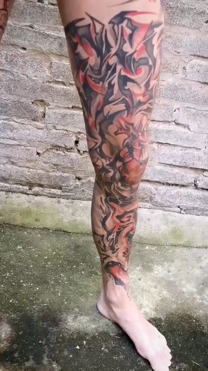 Tetování ornamenty na noze