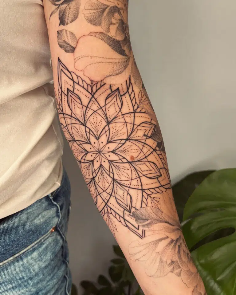 Tetování mandala na předloktí