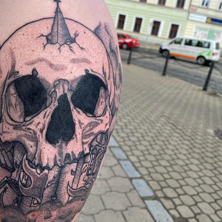 Tetování lebka na rameno