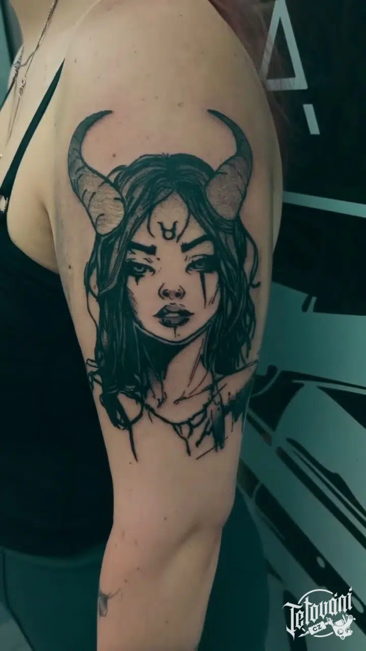 Tetování ďábel ženy na rameno