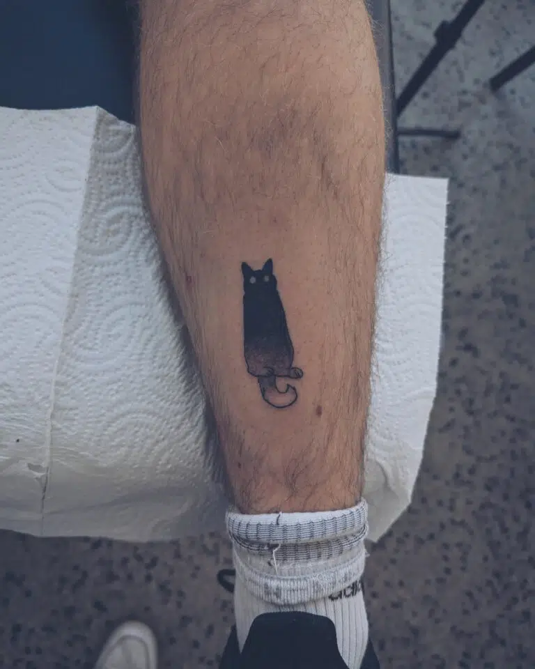 Tetování zvíře kočka na holeň