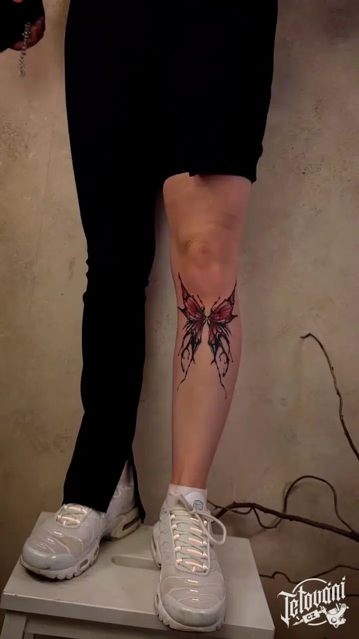Tetování zvíře, motýl na holeni