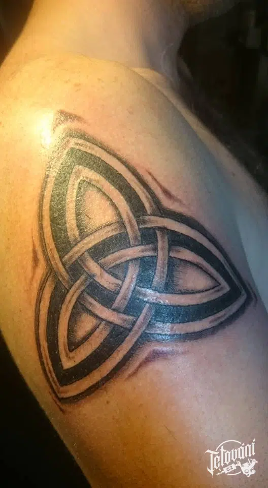 Tetování severská mytologie, znak a symboly Valknut na rameno
