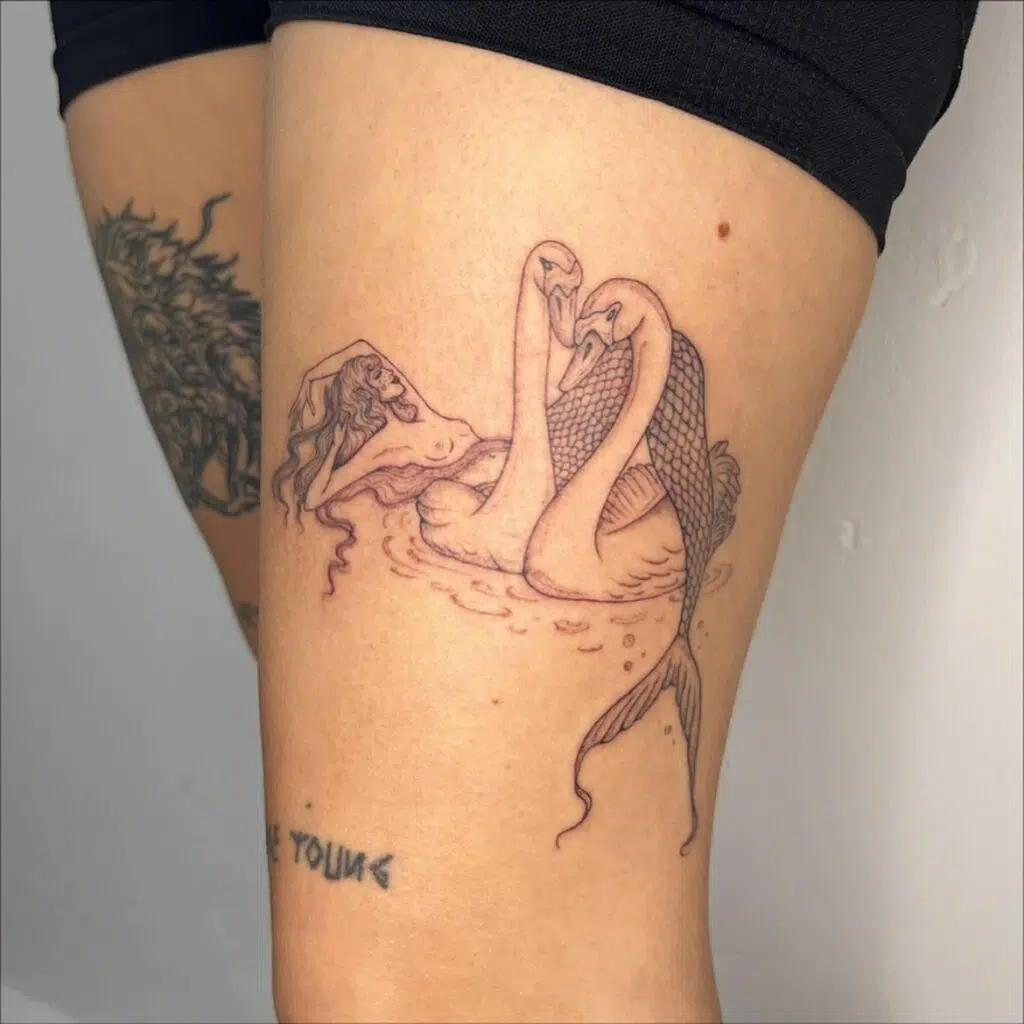 Tetování symbol lásky, labutě, zvíře na stehno
