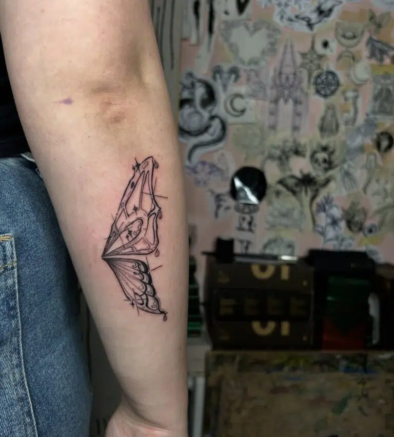 Tetování zvíře motýl na předloktí