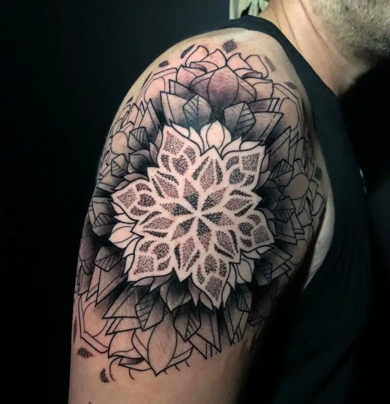 Tetování mandala na rameno