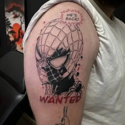 Tetování z filmů a pohádek postava Spiderman, nápisy na rameno