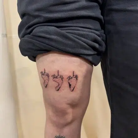 Tetování znak a symbol života na stehno