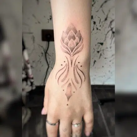 Tetovaní mandala na ruce
