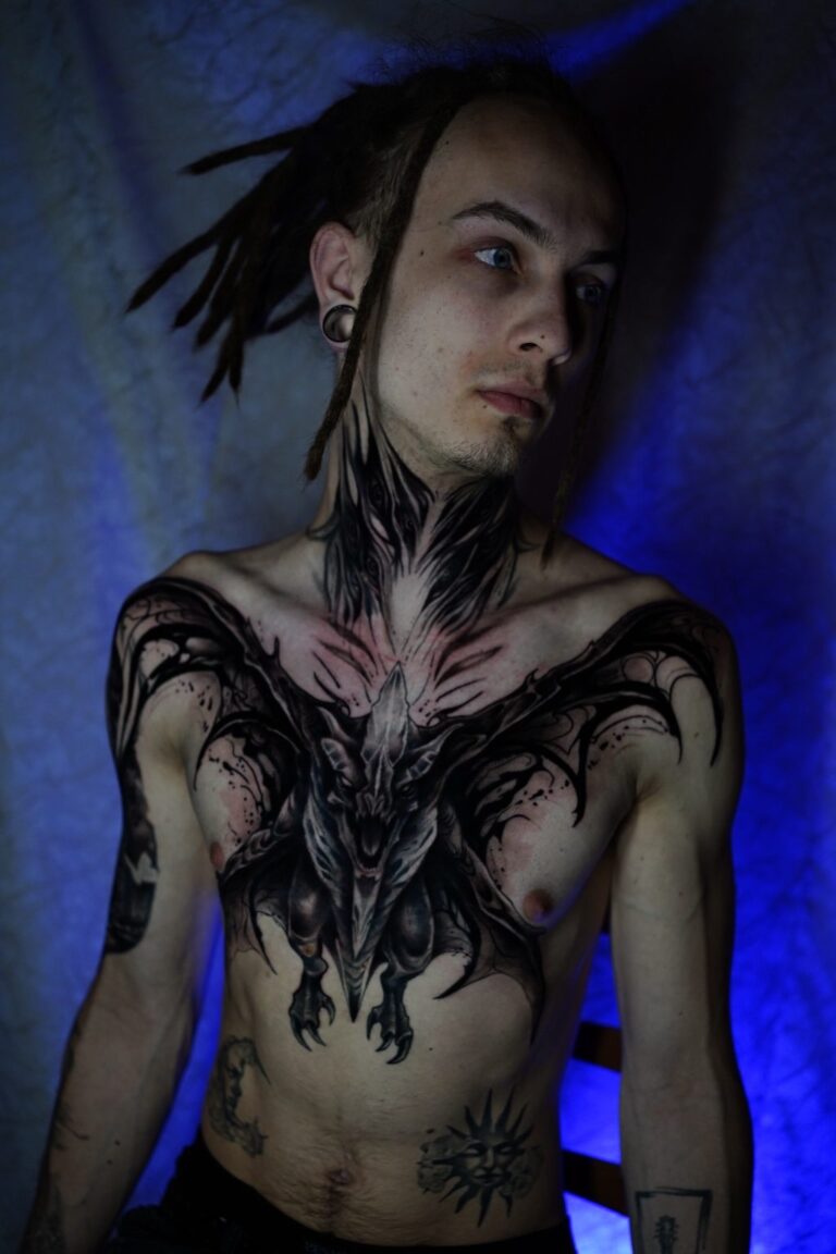 Tetování na hrudníku, zvíře, netopýr